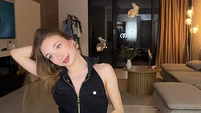 Jolienne online show from May 17, 2026, 7:43 pm