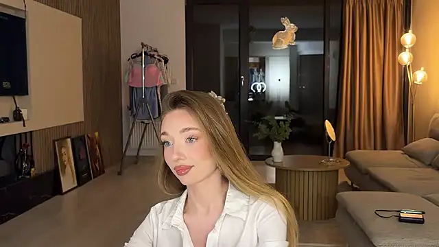 Jolienne online show from May 21, 2026, 8:16 pm