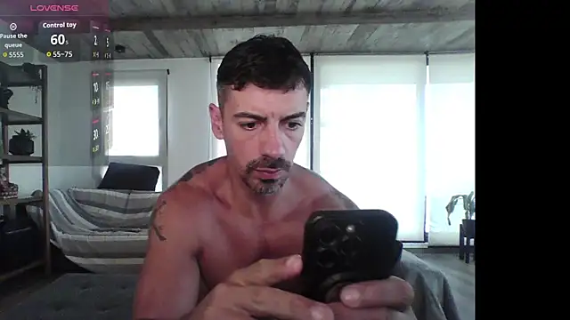 Snapshot of vanessato chatting on February 14, 2026, 9:44 pm vanessato online show from February 14, 2026, 9:44 pm