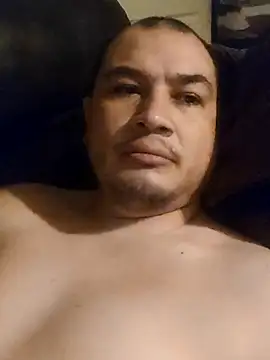 julioagc12 online show from November 18, 2025, 6:40 am