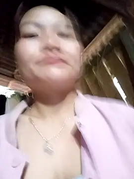 Snapshot of Lee-Thee chatting on November 18, 2025, 12:16 am Lee-Thee online show from November 18, 2025, 12:16 am