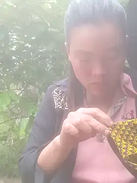 meomeo-00 online show from December 4, 2025, 3:27 am