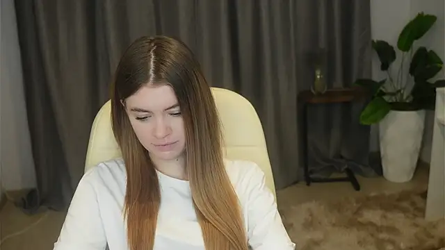 AngelesBenitz online show from November 20, 2025, 1:22 pm