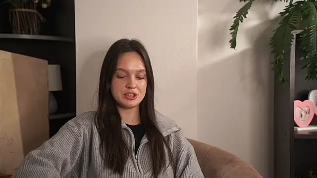 CoreneMollicone online show from November 20, 2025, 10:26 am