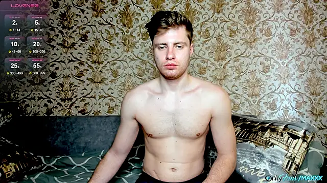 Maxhornyblondieman online show from March 9, 2026, 8:18 am