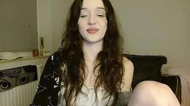 Tinybutt5368 online show from April 4, 2026, 2:43 am