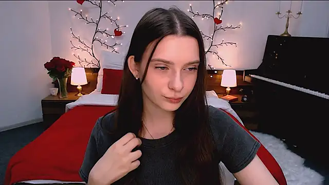 Snapshot of charming_berry chatting on November 19, 2025, 6:02 am charming berry online show from November 19, 2025, 6:02 am