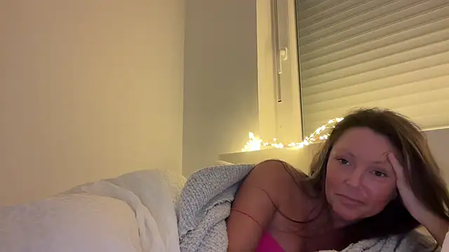 AnnaSophiaX online show from December 15, 2025, 7:18 pm