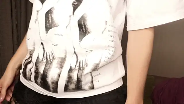 Snapshot of KristleKirst chatting on April 16, 2026, 2:18 pm KristleKirst online show from April 16, 2026, 2:18 pm