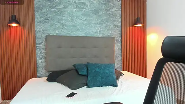 Soffiegrey online show from December 21, 2025, 2:13 pm