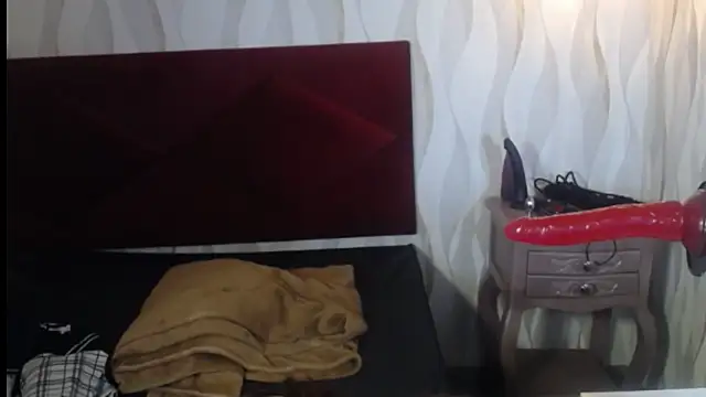 danna garza online show from December 17, 2025, 4:40 am