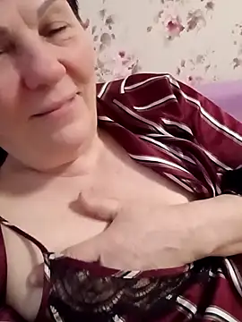 Snapshot of OliviaaSkyy chatting on February 7, 2026, 5:33 am OliviaaSkyy online show from February 7, 2026, 5:33 am