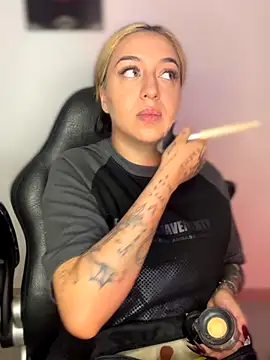 VeloraVyxen  online show from November 30, 2025, 3:21 am