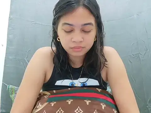 Snapshot of Ursexyasianskinny chatting on April 5, 2026, 5:37 am Ursexyasianskinny online show from April 5, 2026, 5:37 am