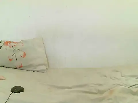 Snapshot of BrunetteNaomi8 chatting on November 24, 2025, 9:14 pm BrunetteNaomi8 online show from November 24, 2025, 9:14 pm