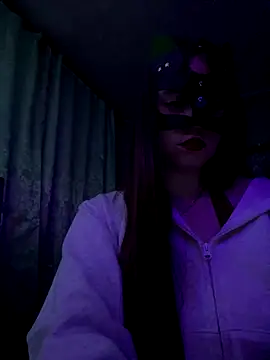 Snapshot of LunaFurr chatting on November 28, 2025, 4:20 pm LunaFurr online show from November 28, 2025, 4:20 pm