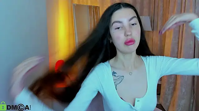 Snapshot of LiraRevery chatting on December 2, 2025, 12:05 am LiraRevery online show from December 2, 2025, 12:05 am