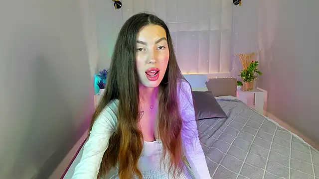 LiraRevery online show from December 3, 2025, 12:29 am