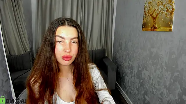 LiraRevery online show from December 4, 2025, 12:42 am