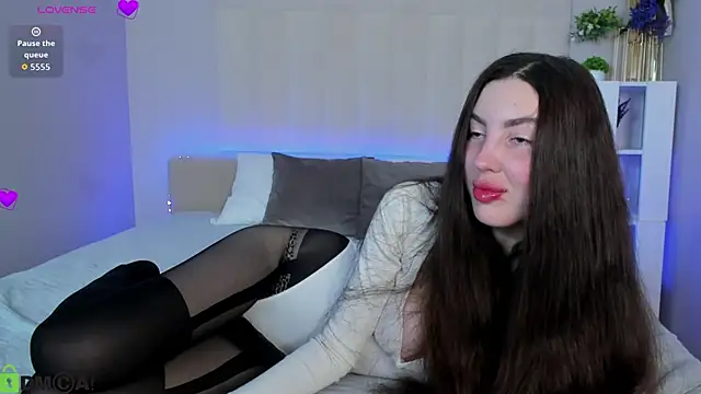 LiraRevery online show from March 31, 2026, 10:43 pm