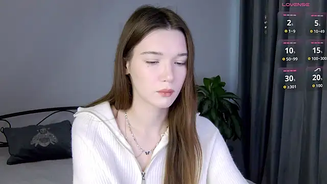 NicoletteBean online show from November 21, 2025, 8:02 am