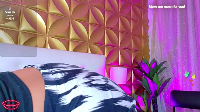 Amanda Mooree online show from March 31, 2026, 4:02 am