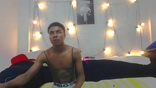 NoahJhonson69 online show from December 15, 2025, 7:40 pm