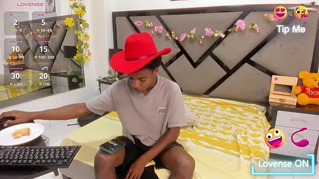 NoahJhonson69 online show from April 11, 2026, 12:31 pm