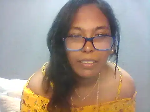 Snapshot of TiaBlaze chatting on December 1, 2025, 7:19 pm TiaBlaze online show from December 1, 2025, 7:19 pm