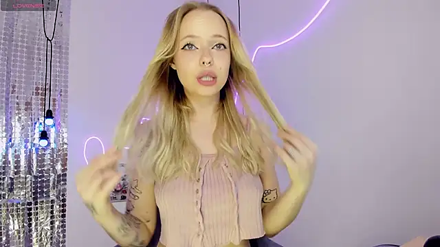 lucy loy online show from November 20, 2025, 1:55 pm