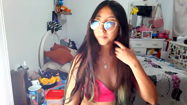 Snapshot of Nanylux chatting on November 24, 2025, 2:22 am Nanylux online show from November 24, 2025, 2:22 am