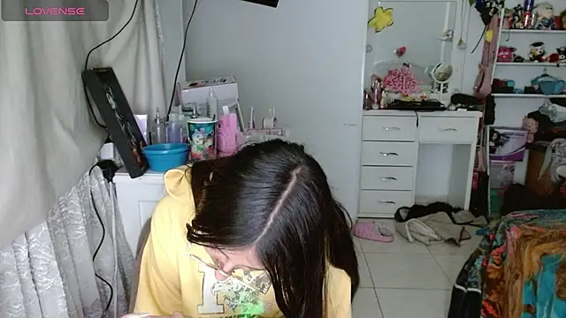 Snapshot of Nanylux chatting on December 18, 2025, 2:50 am Nanylux online show from December 18, 2025, 2:50 am