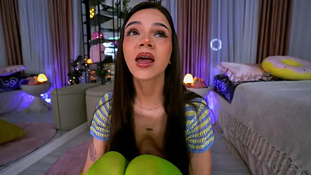Snapshot of oh_M_God chatting on April 18, 2026, 8:42 pm oh M God online show from April 18, 2026, 8:42 pm