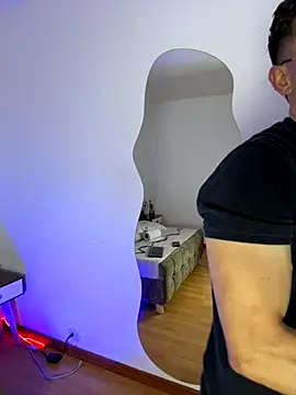 Snapshot of AndrewFalcon_ chatting on November 19, 2025, 7:36 pm AndrewFalcon online show from November 19, 2025, 7:36 pm