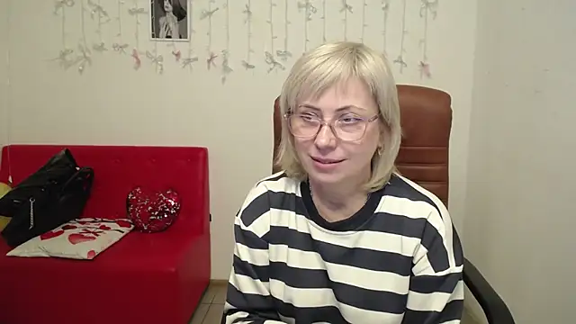 Snapshot of LaurenWishy chatting on January 19, 2026, 12:20 pm LaurenWishy online show from January 19, 2026, 12:20 pm