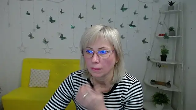 Snapshot of LaurenWishy chatting on February 20, 2026, 12:49 pm LaurenWishy online show from February 20, 2026, 12:49 pm