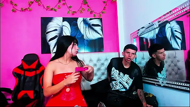 MiaAndTeylor online show from January 9, 2026, 1:36 pm