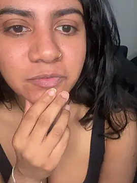 TiaBella  online show from April 15, 2026, 7:58 pm