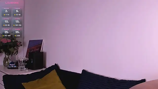 miabellee online show from December 21, 2025, 1:02 am