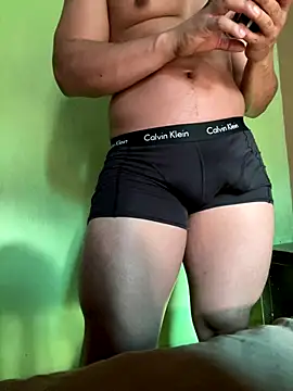 Snapshot of hardsexboyfit chatting on November 21, 2025, 9:35 pm hardsexboyfit online show from November 21, 2025, 9:35 pm