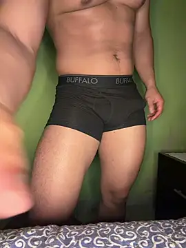 Snapshot of hardsexboyfit chatting on November 24, 2025, 12:32 am hardsexboyfit online show from November 24, 2025, 12:32 am