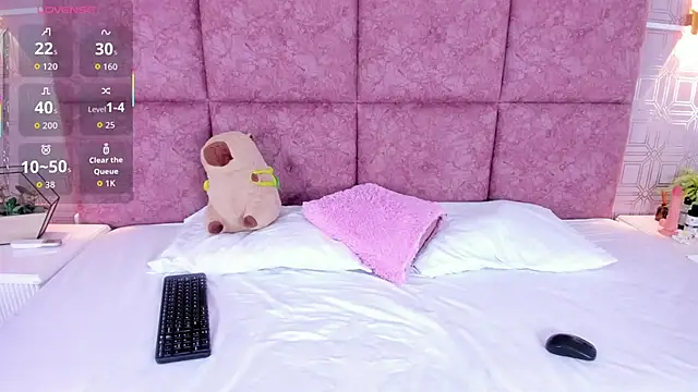 NathalieRoss1 online show from February 3, 2026, 10:26 pm