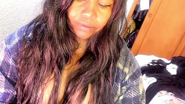 ebonycamelia online show from April 15, 2026, 5:42 pm