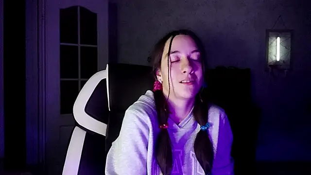 Snapshot of NildaGerrero chatting on November 20, 2025, 7:35 pm NildaGerrero online show from November 20, 2025, 7:35 pm