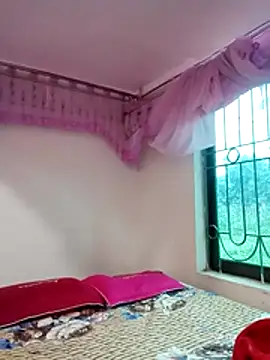 quynhquynh  online show from February 21, 2026, 2:34 am