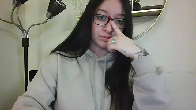 Snapshot of BesosAndPassion chatting on November 20, 2025, 12:11 am BesosAndPassion online show from November 20, 2025, 12:11 am