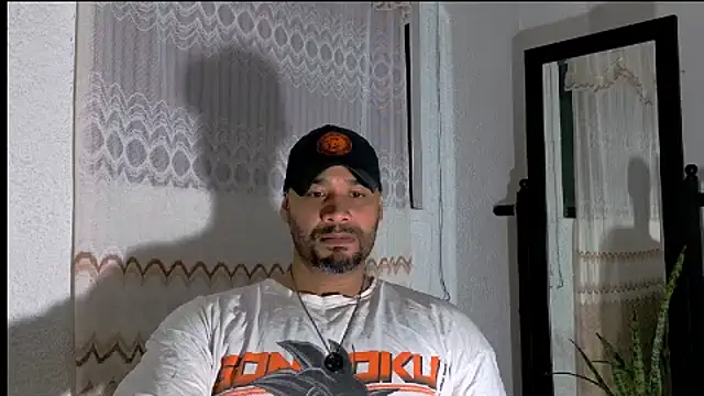 Snapshot of musclehetero chatting on July 16, 2026, 10:54 am musclehetero online show from July 16, 2026, 10:54 am
