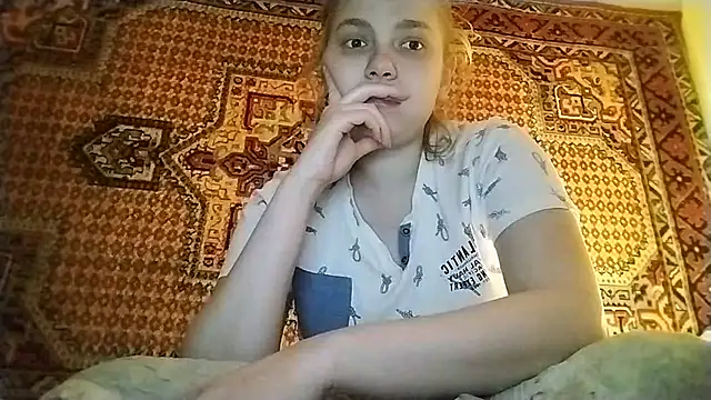 Snapshot of KikiBang chatting on April 12, 2026, 6:57 pm KikiBang online show from April 12, 2026, 6:57 pm
