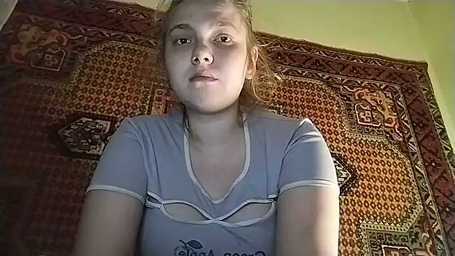 Snapshot of KikiBang chatting on April 21, 2026, 6:44 pm KikiBang online show from April 21, 2026, 6:44 pm