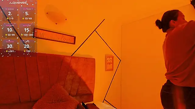 Julieta Lein  online show from December 2, 2025, 10:16 pm